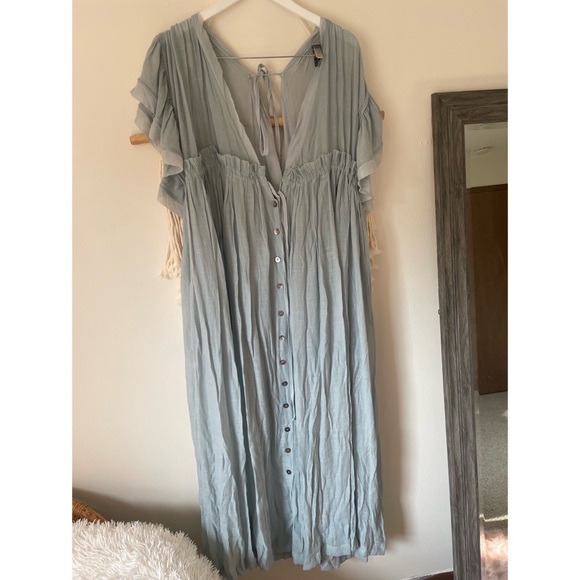 Vici Anika Waterlily Maxi Dress - Picture 2 of 3